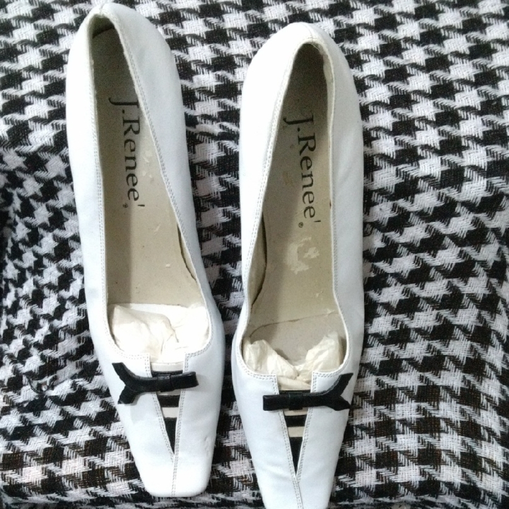 J.Renee Elegant White Flats with Black Bow